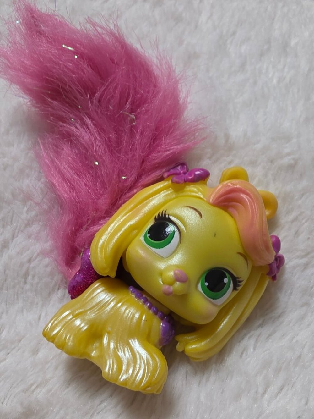 Disney Palace Pets Furry Tail Friends Daisy Rapunzel Yellow Puppy Dog Figure